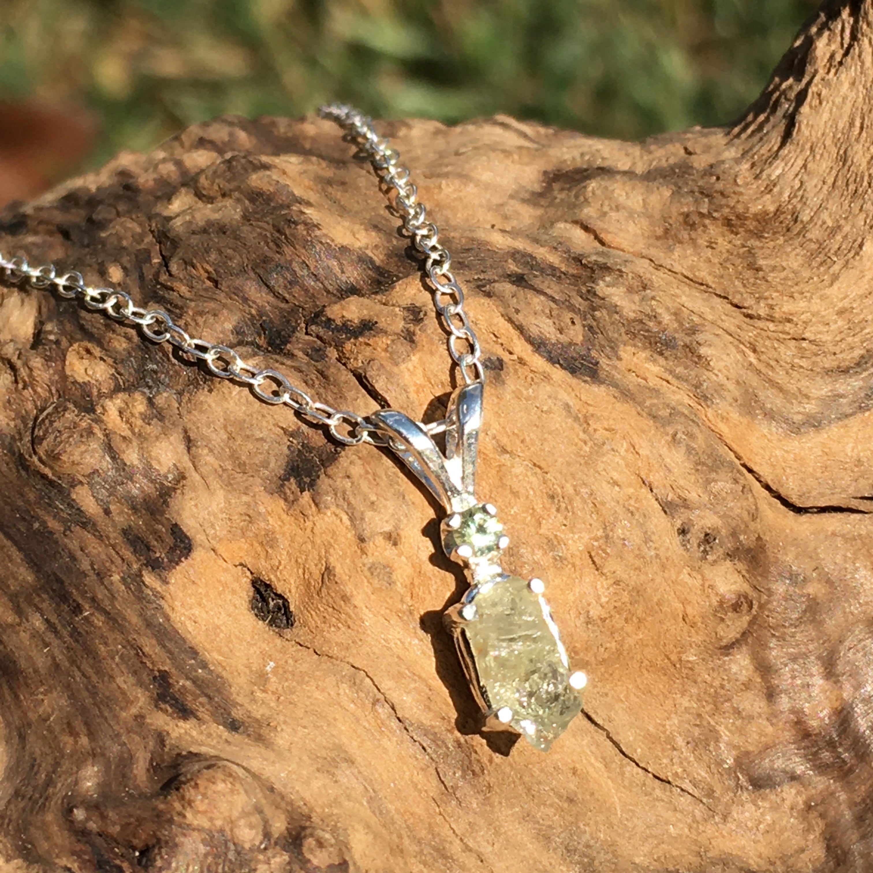 Aliame real moldavite crystal necklace, natural moldavite czech meteorite  green crystal stone, irregular stone pendant crystal : Amazon.co.uk: Health  & Personal Care